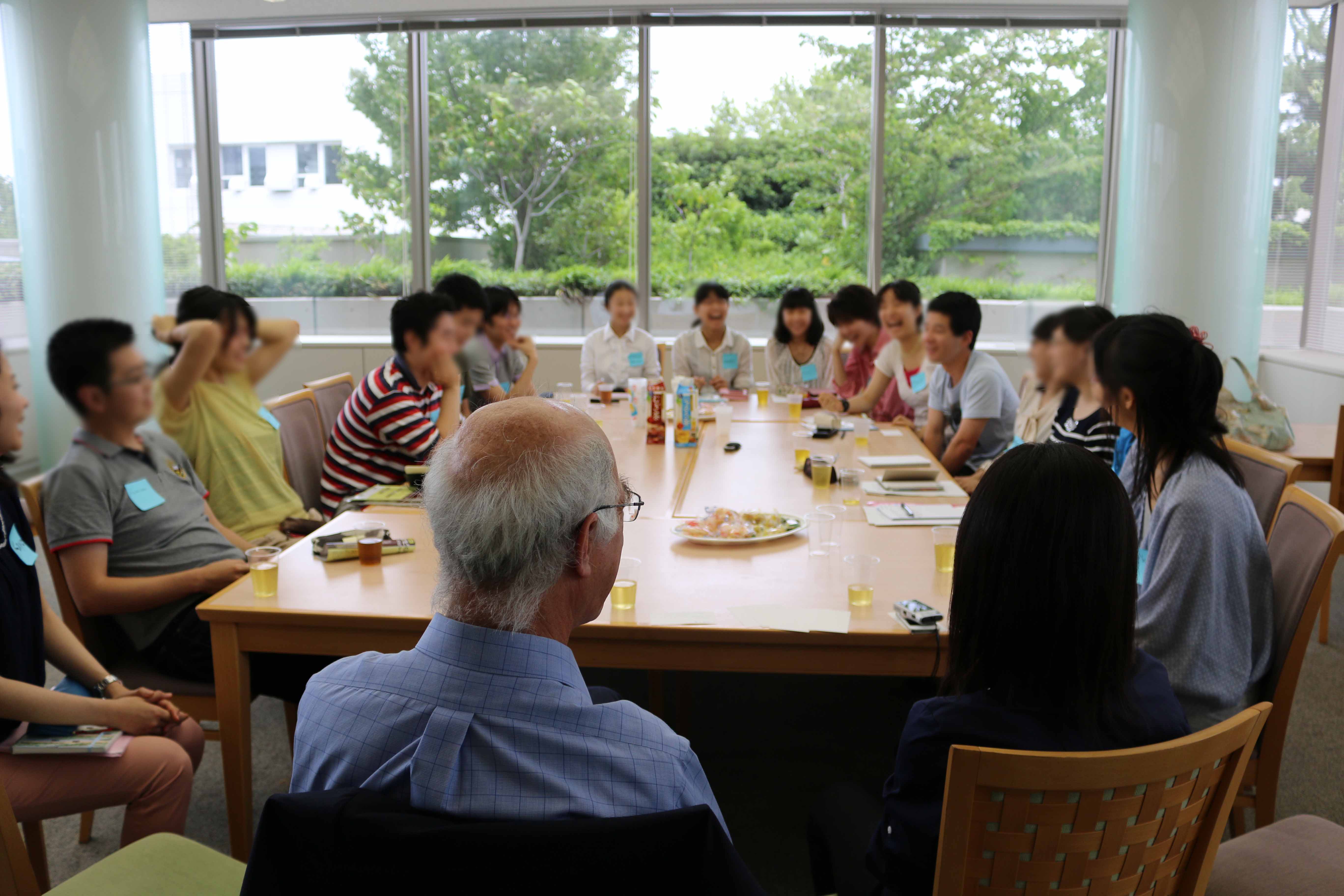 ブラウォイ教授と学生との懇談会の様子　その２.jpg